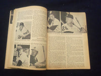 1964 STREET AND SMITH'S BASEBALL MAGAZINE - WARREN SPAHN COVER - SP 1523C