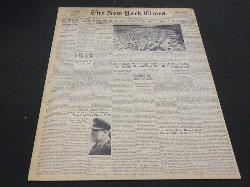 1952 JUNE 9 NEW YORK TIMES - SUNLIT SUNDAY AT ORCHARD BEACH - NT 4589