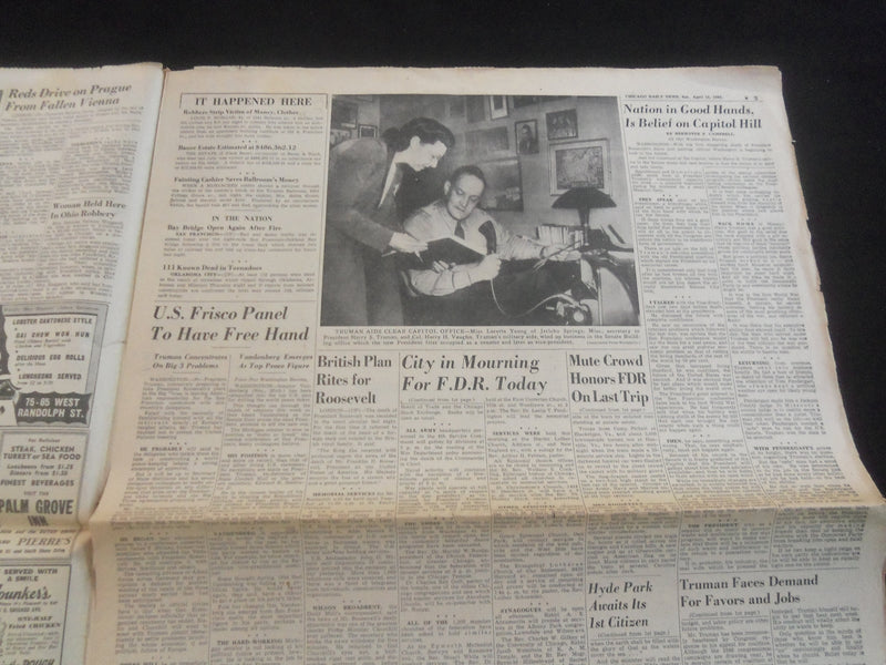 1945 APRIL 14 CHICAGO DAILY NEWS NEWSPAPER - CAPITAL HONORS F.D.R. - NP 5791