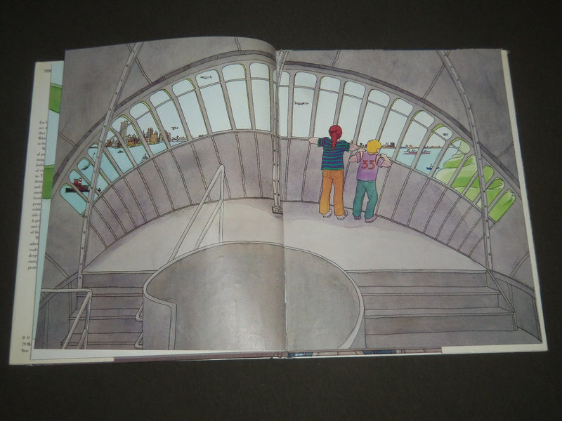 1985 THE INSIDE -OUTSIDE BOOK OF NEW YORK CITY BY ROXIE MUNRO - KD 3948