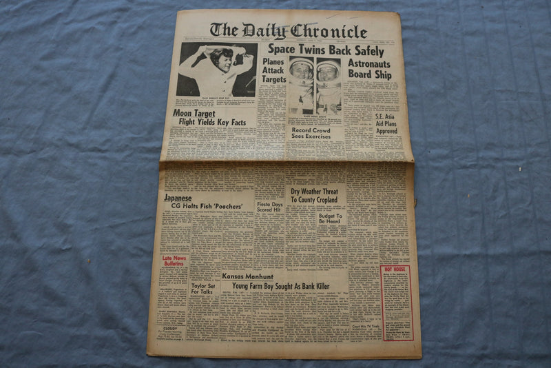 1965 JUNE 7 THE DAILY CHRONICLE NEWSPAPER - SPACE TWINS BACK SAFELY - NP 8517