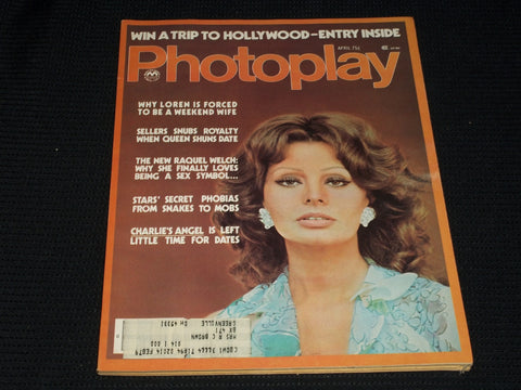 1977 APRIL PHOTOPLAY MAGAZINE - SOPHIA LOREN FRONT COVER - E 1952