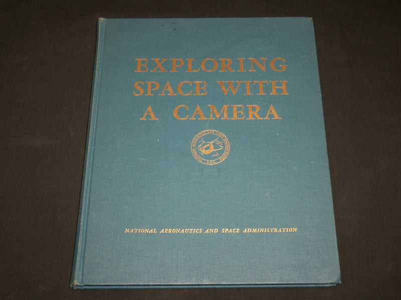 1968 EXPLORING SPACE WITH A CAMERA HARDCOVER BOOK - NASA - GREAT PHOTOS - I 1911