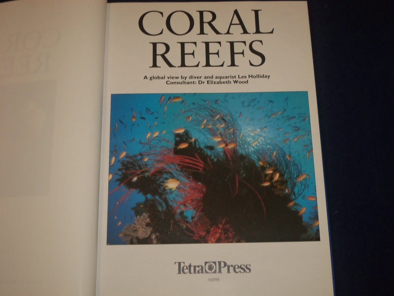 1990 CORAL REEFS HARDCOVER BOOK BY LES HOLLIDAY - NICE PHOTOS - KD 2776
