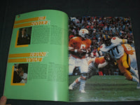 1983 UNIVERSITY OF IOWA FOOTBALL GUIDE - J 3854