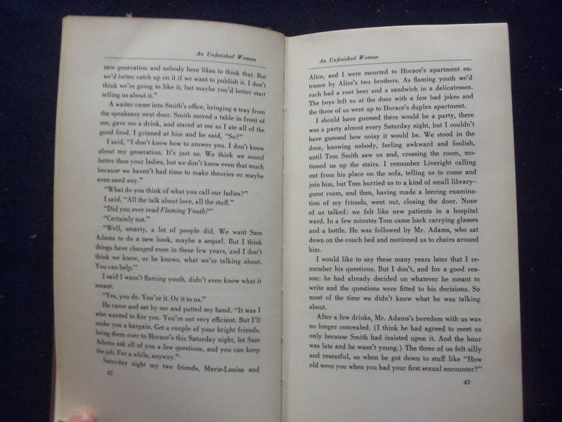 1969 AN UNFINISHED WOMAN HARDCOVER BOOK BY LILLIAN HELLMAN - KD 8399