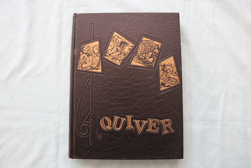 1964 QUIVER WISCONSIN STATE UNIVERSITY YEARBOOK - OSHKOSH, WISCONSIN - YB 3574
