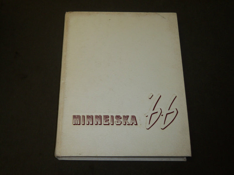 1966 MINNEISKA WISCONSIN STATE UNIVERSITY YEARBOOK - GREAT PHOTOS - YB 1566