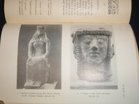 1955 ARCHAEOLOGICAL MUSEUM OF HERACLION GUIDE - SOFTCOVER - NICE PLATES - K 2037