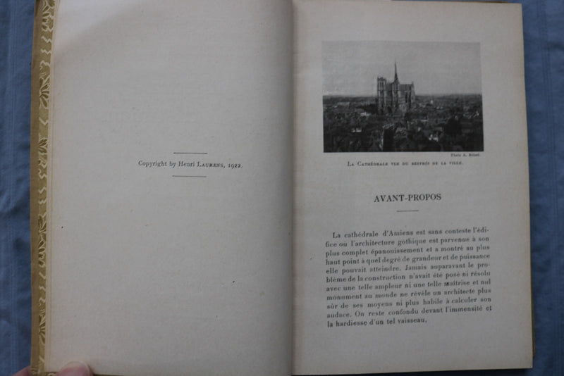 1926 LA CATHEDRALE D'AMIENS BY AMEDEE BOINET - SOFTCOVER BOOK - K 3197