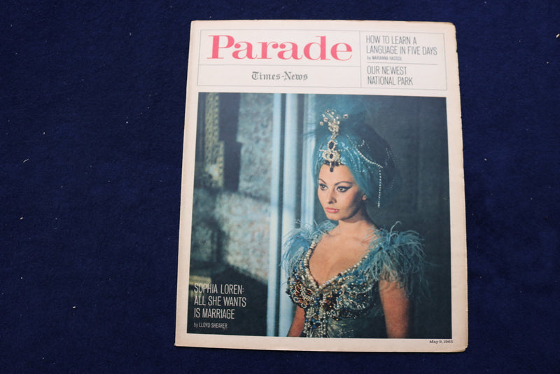 1965 MAY 9 PARADE MAGAZINE - SOPHIA LOREN COVER - E 22427