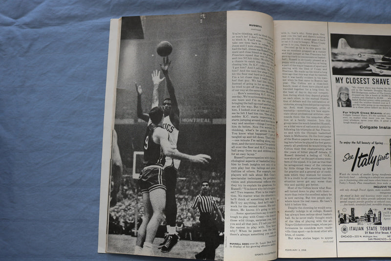 1958 FEBRUARY 3 SPORTS ILLUSTRATED MAGAZINE - BILL RUSSELL ARTICLE - ST 5505A