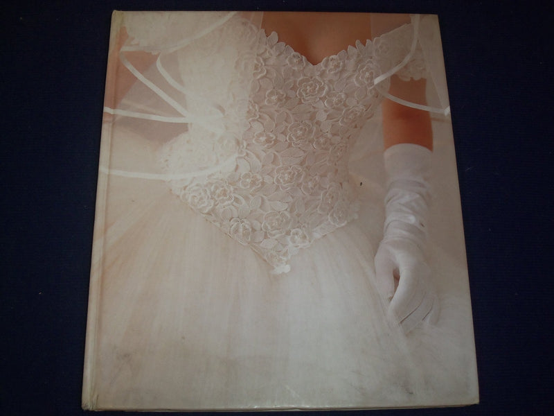 1993 THE WEDDING DRESS BOOK BY MARIA MCBRIDE-MELLINGER - GREAT PHOTOS - KD 2736