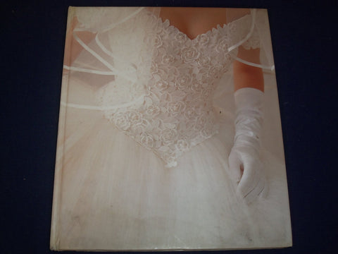 1993 THE WEDDING DRESS BOOK BY MARIA MCBRIDE-MELLINGER - GREAT PHOTOS - KD 2736