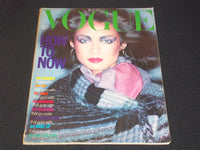1976 AUGUST VOGUE UK MAGAZINE - NICE FASHION FRONT COVER - E 5638