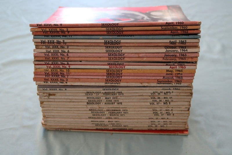 1960-1974 SEXOLOGY ILLUSTRATED MAGAZINE - LOT OF 34 - O 3954