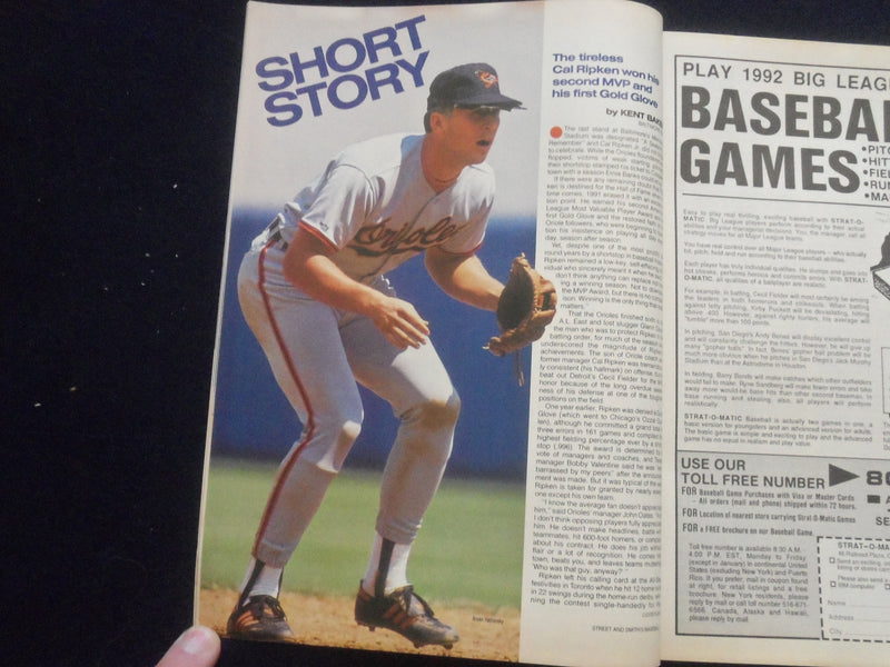 1992 STREET AND SMITH'S BASEBALL MAGAZINE - ROBERTO ALOMAR COVER - SP 1523R