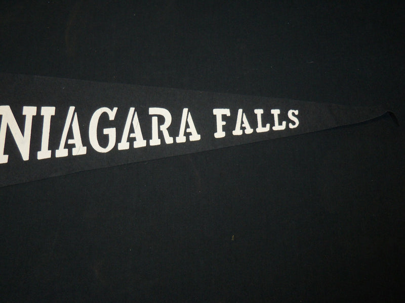 1966 NIAGARA FALLS WALL PENNANT - CANADA