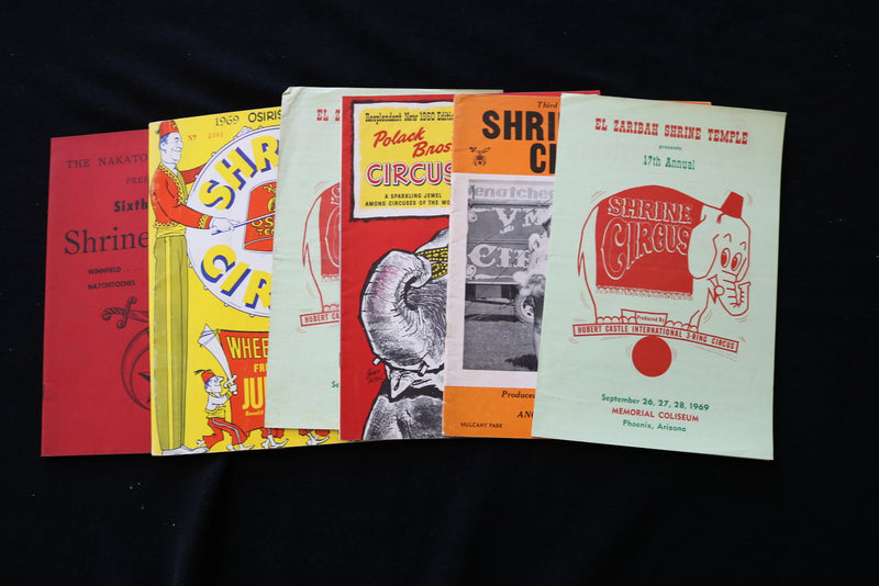 1930'S-1970'S CIRCUS PROGRAMS AND MAGAZINES - LOT OF 60 - O 3667