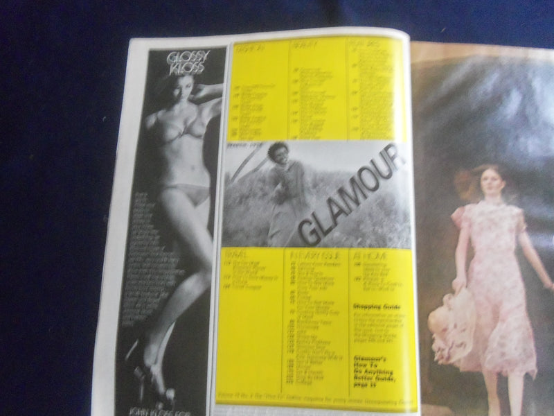 1976 MARCH GLAMOUR MAGAZINE - SHAUN CASEY COVER - FASHION - B 4165N