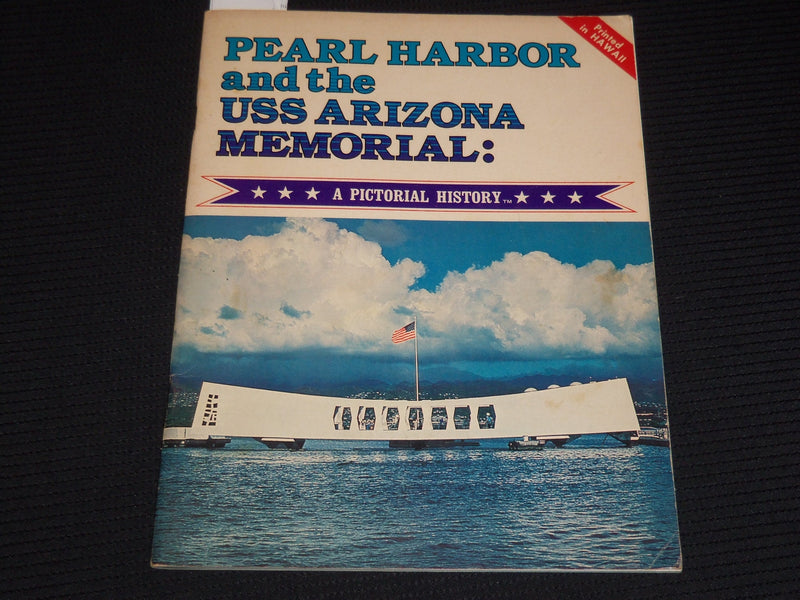 1981 PEARL HARBOR AND THE USS ARIZONA MEMORIAL PICTORIAL HISTORY BOOK - J 9907
