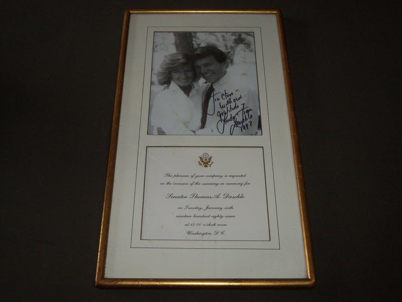 1987 LINDA & TOM DASCHLE SIGNED PHOTO & INVITATION FRAMED 12 X 21 3/4