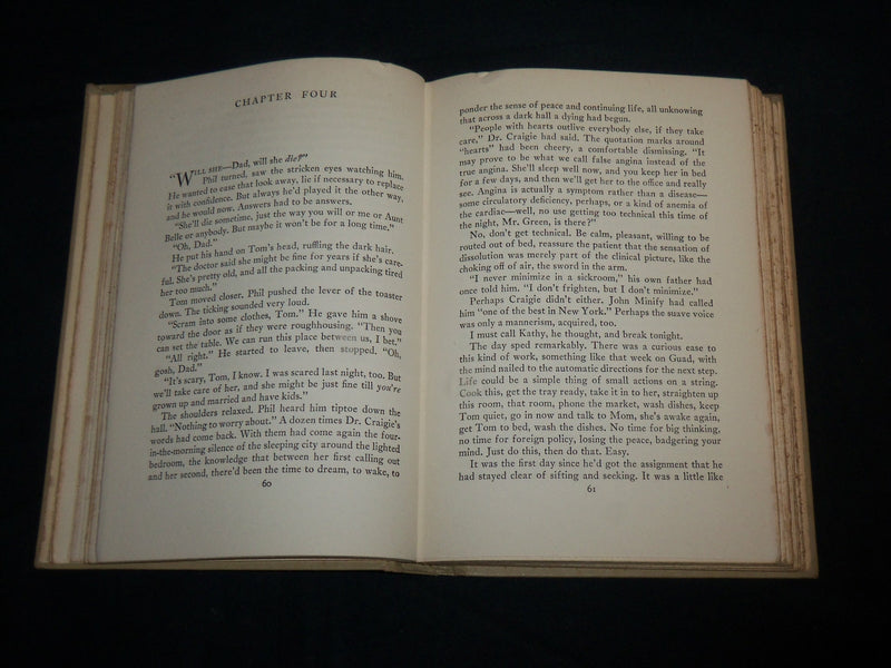 1947 GENTLEMAN'S AGREEMENT HARDCOVER BOOK BY LAURA Z. HOBSON - KD 6872