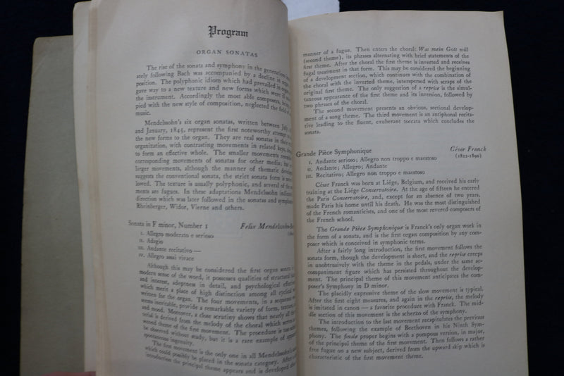 1951-1952 VASSAR COLLEGE CHAPEL PROGRAMS SOFTCOVER BOOK - K 867