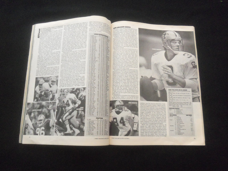 1989 STREET & SMITH'S PRO FOOTBALL MAGAZINE - RANDALL CUNNINGHAM - ST 457J