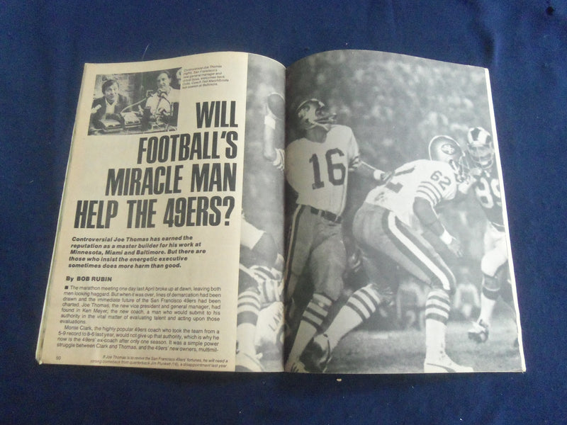 1977 PRO & COLLEGE FOOTBALL TODAY MAGAZINE - BERT JONES COVER - SP 6481J