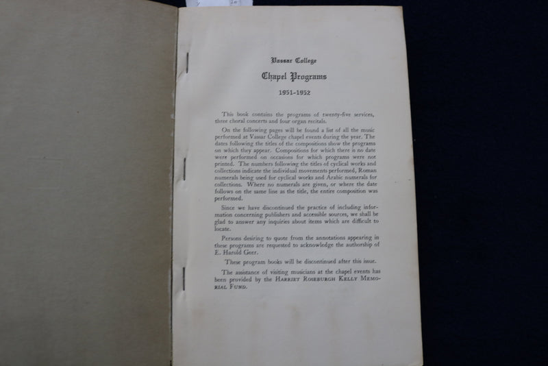 1951-1952 VASSAR COLLEGE CHAPEL PROGRAMS SOFTCOVER BOOK - K 867