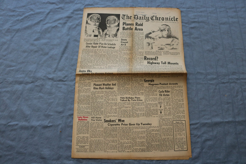 1965 MAY 31 THE DAILY CHRONICLE NEWSPAPER-GEMINI FLIGHT PLAN ON SCHEDULE-NP 8512