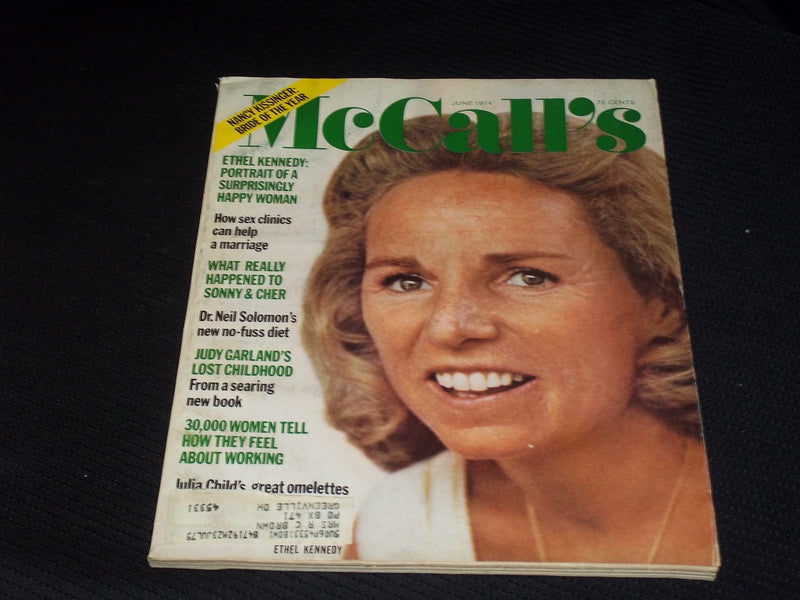 1974 JUNE MCCALL'S MAGAZINE - JULIA CHILD FRONT COVER - E 684