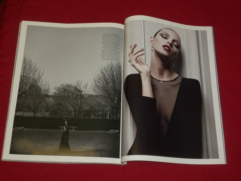 2010 APRIL VOGUE PARIS MAGAZINE - NATASHA POLY COVER - HIGH FASHION - RC 219