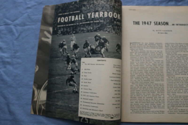 1947 STREET AND SMITH'S FOOTBALL PICTORIAL MAGAZINE - CONNOR COVER - ST 5506P