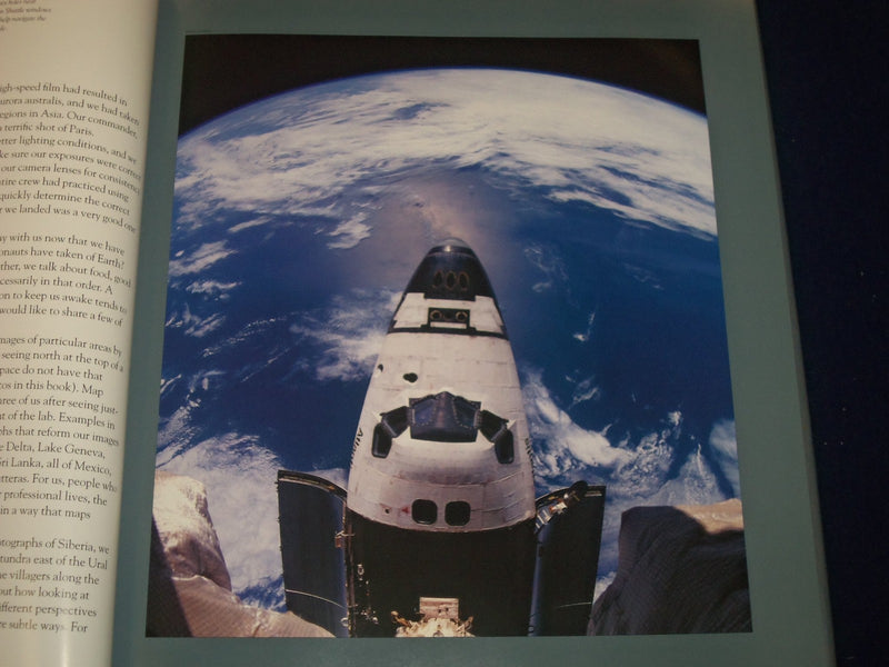 1996 ORBIT NASA ASTRONAUTS PHOTOGRAPH THE EARTH HARDCOVER BOOK - KD 2762