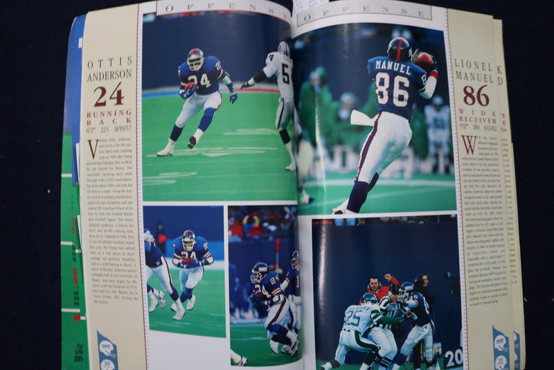 1990 NEW YORK GIANTS FOOTBALL YEARBOOK - K 1707