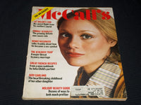 1972 NOVEMBER MCCALL'S MAGAZINE - NICE FASHION FRONT COVER - E 2191