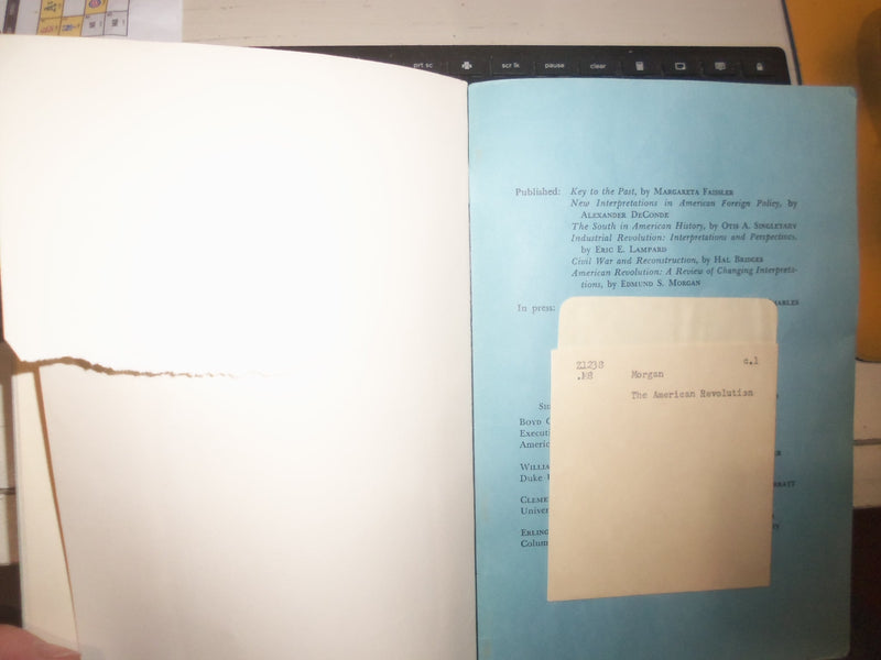 1958 THE AMERICAN REVOLUTION SOFTCOVER BOOK BY EDMUND S. MORGAN - J 9867