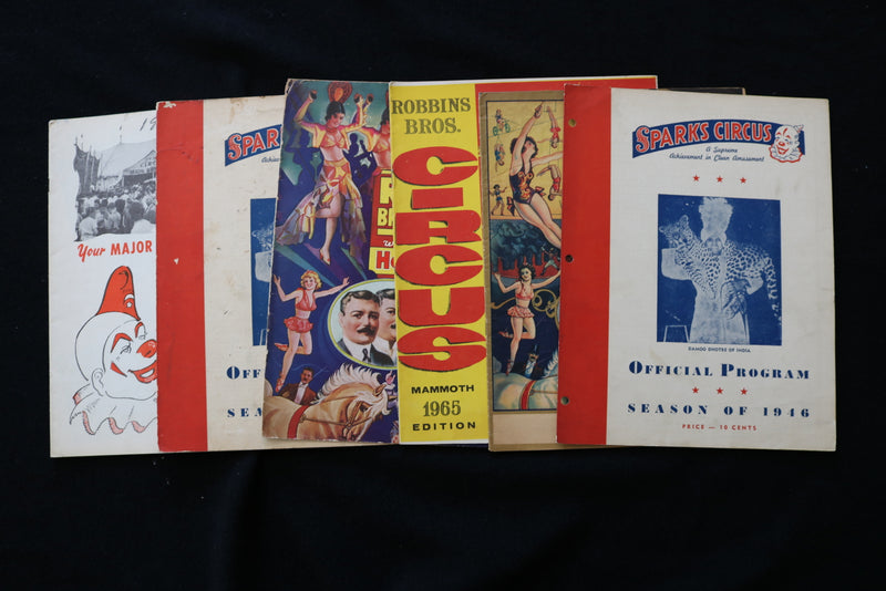1930'S-1970'S CIRCUS PROGRAMS AND MAGAZINES - LOT OF 60 - O 3667