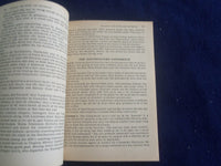1949 INTERCOLLEGIATE AND PROFESSIONAL FOOTBALL BOOK- CH. JUSTICE COVER- SP 7492T