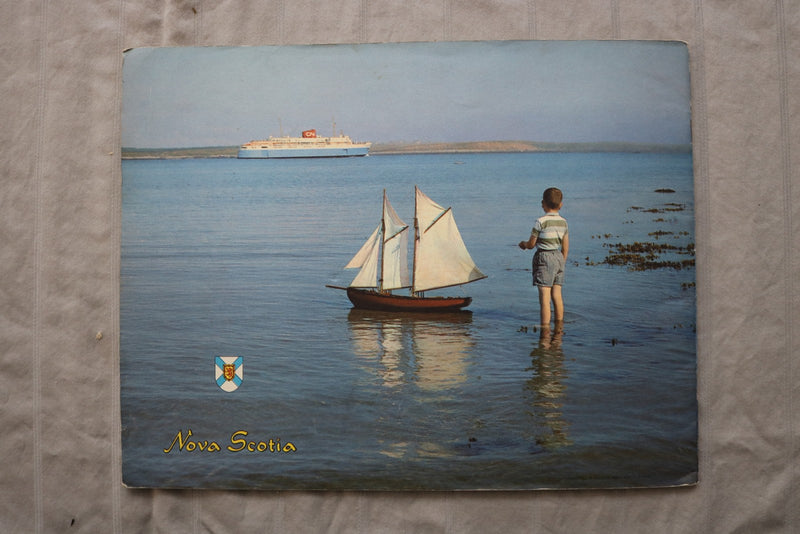 1960'S NOVA SCOTIA - CANADA'S OCEAN PLAYGROUND PICTURE BOOK - SOFTCOVER - K 3461