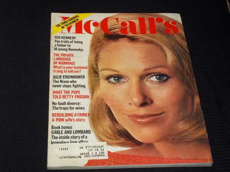 1974 FEBRUARY MCCALL'S MAGAZINE - NICE FASHION FRONT COVER - E 681