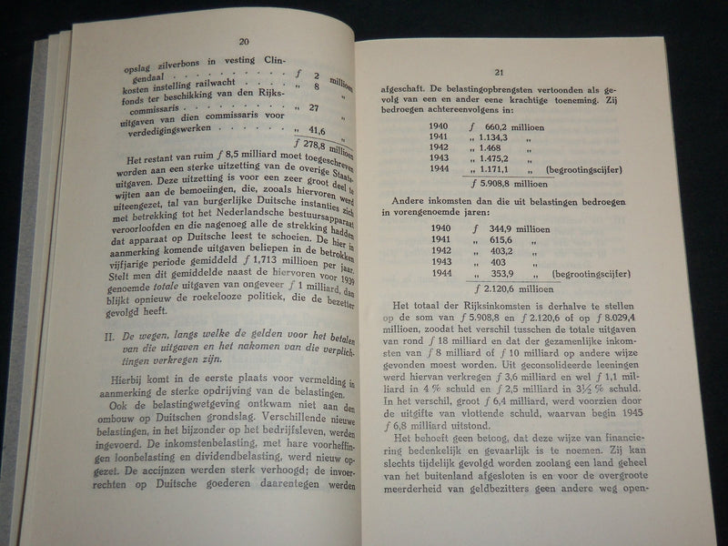 1946 DE DUITSCHE BEZETTING VAN NEDERLAND SOFTCOVER BOOK BY L. J. A. TRIP- J 6826