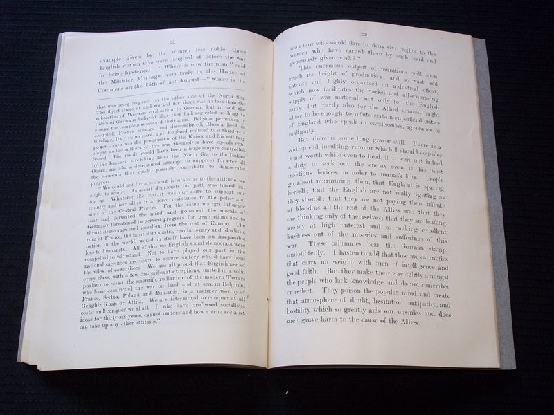 1917 ENGLAND AND HER CRITICS SOFTCOVER BOOK BY MARIO BORSA - J 7156