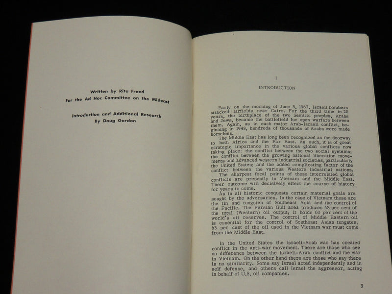 1967 JUNE THE WAR IN THE MIDEAST SOFTCOVER BOOK BY RITA FREED - J 6542