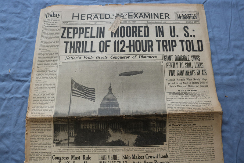 1928 OCT 16 CHICAGO HERALD EXAMINER NEWSPAPER -ZEPPELIN MOORED IN U.S. - NP 9225