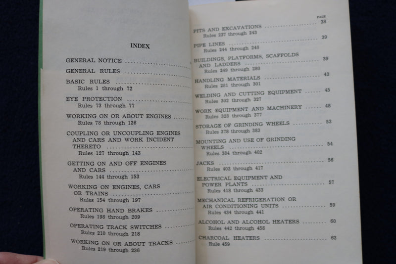 1967 JUNE CHICAGO AND NORTH WESTERN RAILWAY SAFETY RULES - SOFTCOVER - K 1472