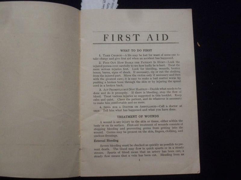 1930'S FIRST AID SOFTCOVER BOOK - METROPOLITAN LIFE INSURANCE COMPANY - J 9629