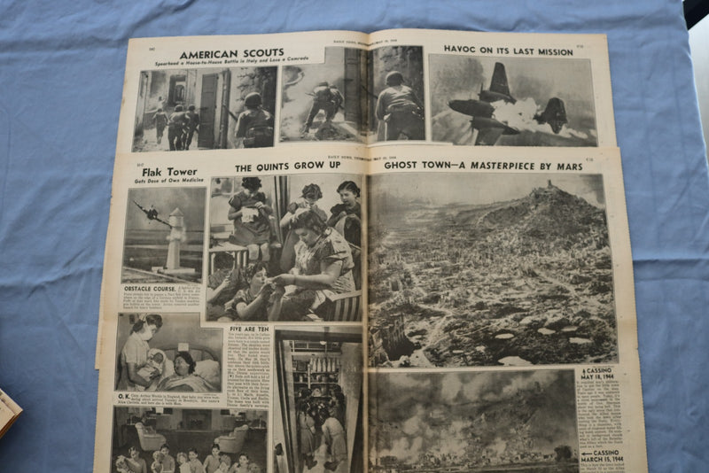 1944 NEW YORK DAILY NEWS CENTERFOLDS - LOT OF 138 - O 3828